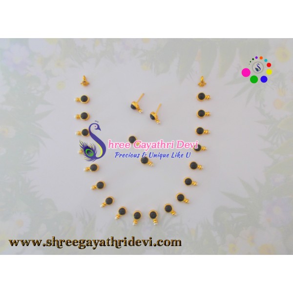 IMITATION KUNDAN JEWELLERY SET - BLACK - ROUND - SGIK04