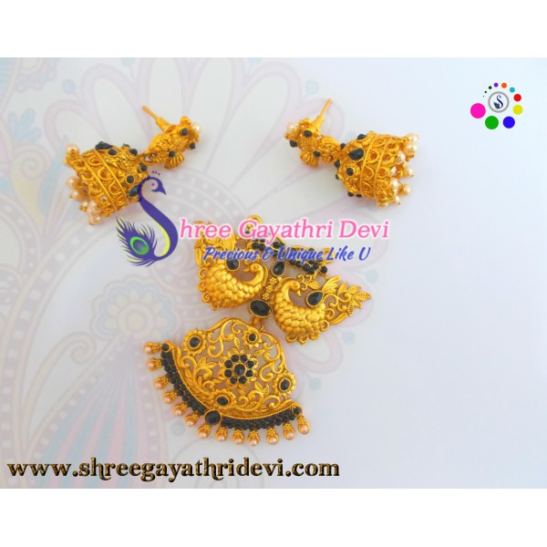 MATT FINISHED PENDANT+STUDS - BLACK- SGMT118