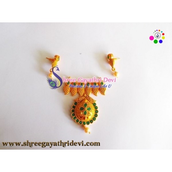 MATT FINISHED PENDANT+STUDS - GREEN- SGMT25